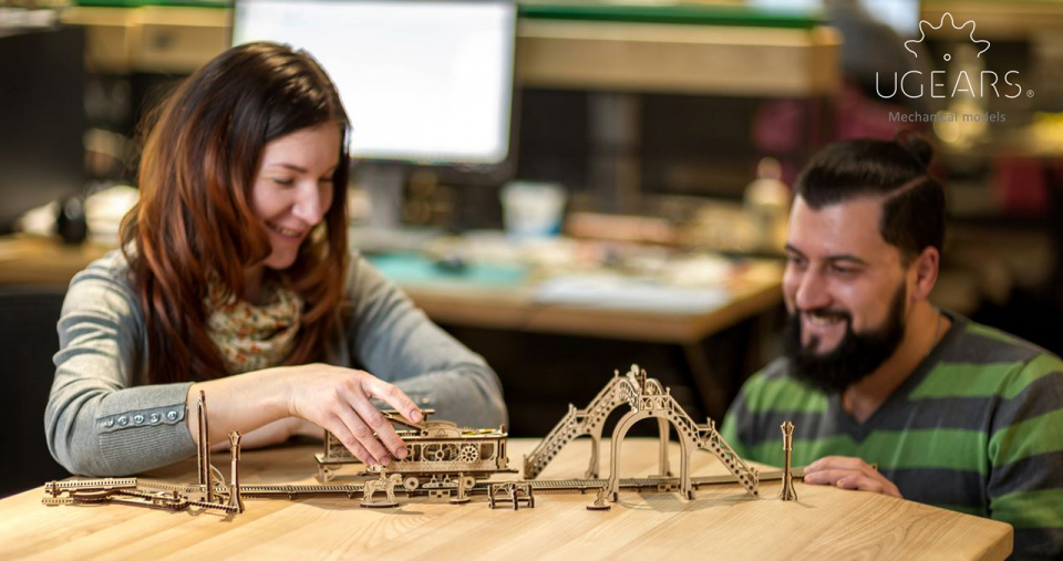 Ugears modelbouw tramlijn 89 x 18 x 10 cm berkenhout bruin - Afbeelding 6